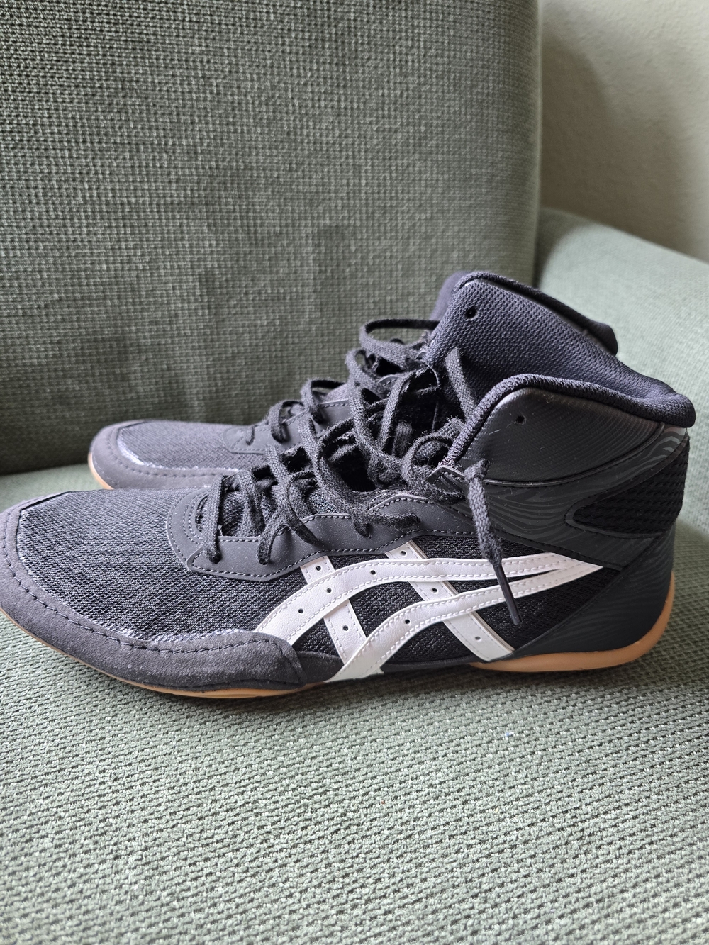 ASICS Men's Black High-Top Athletic Shoes with White Stripes - Size US12